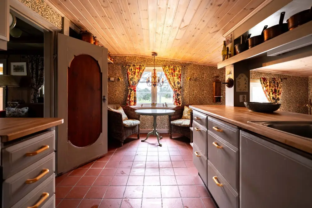 cozy-cottage-character-swedish-island-gotland-nordbu