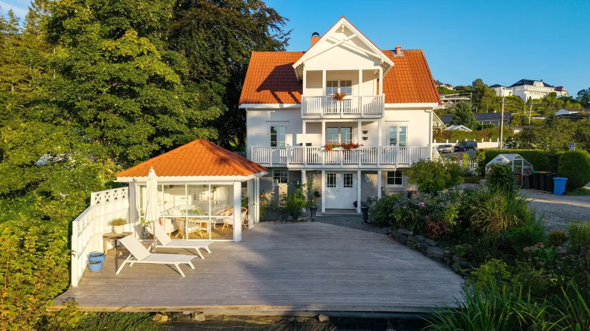 early-20th-century-villa-alesund-nordbu