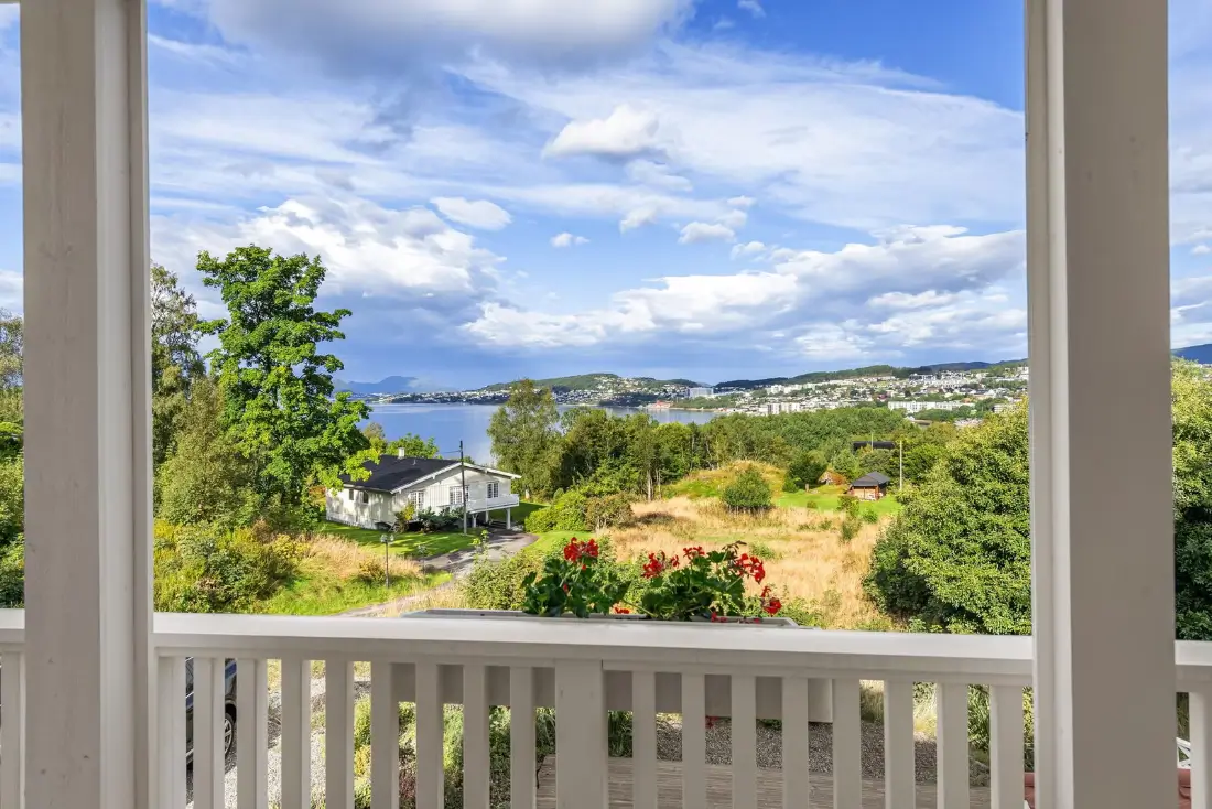 early-20th-century-villa-alesund-nordbu