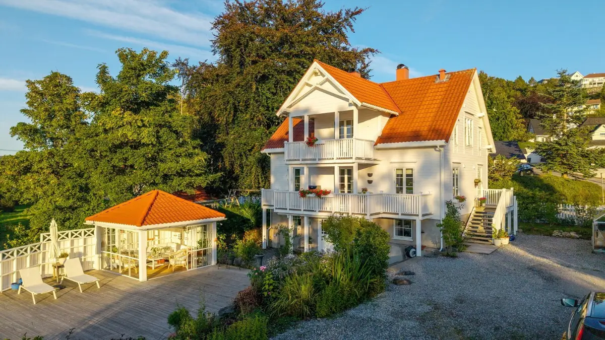 early-20th-century-villa-alesund-nordbu