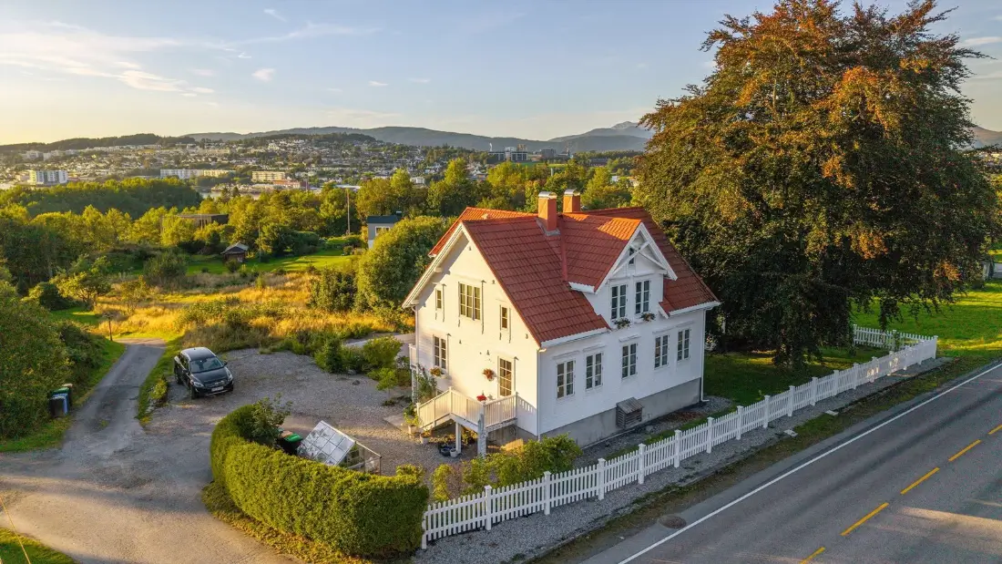 early-20th-century-villa-alesund-nordbu