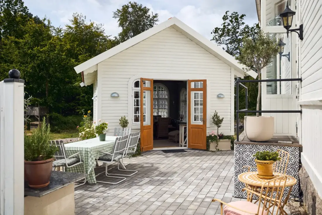 early-20th-century-villa-surrounded-by-nature-east-coast-south-sweden-nordbu