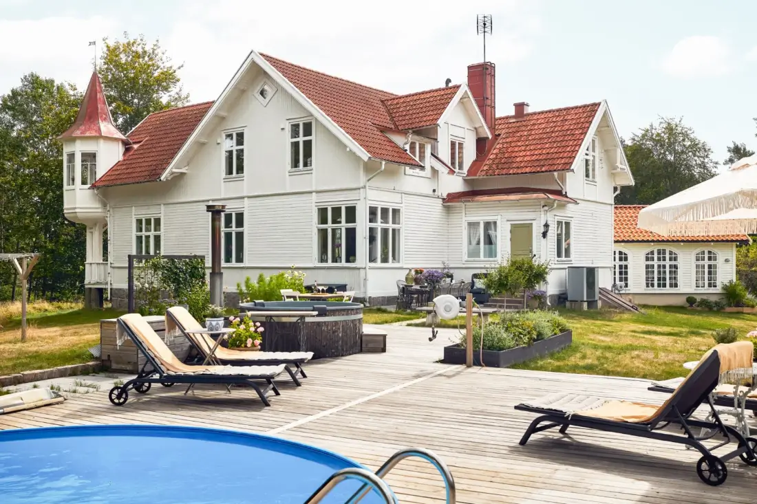 early-20th-century-villa-surrounded-by-nature-east-coast-south-sweden-nordbu