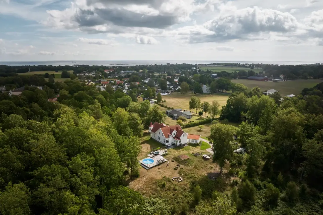 early-20th-century-villa-surrounded-by-nature-east-coast-south-sweden-nordbu