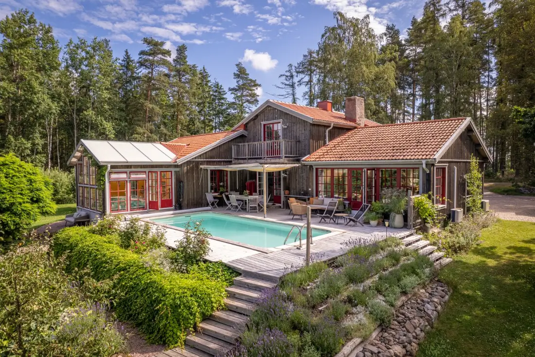 
extended-70s-house-swimming-pool-outdoor-stage-west-sweden-nordbu