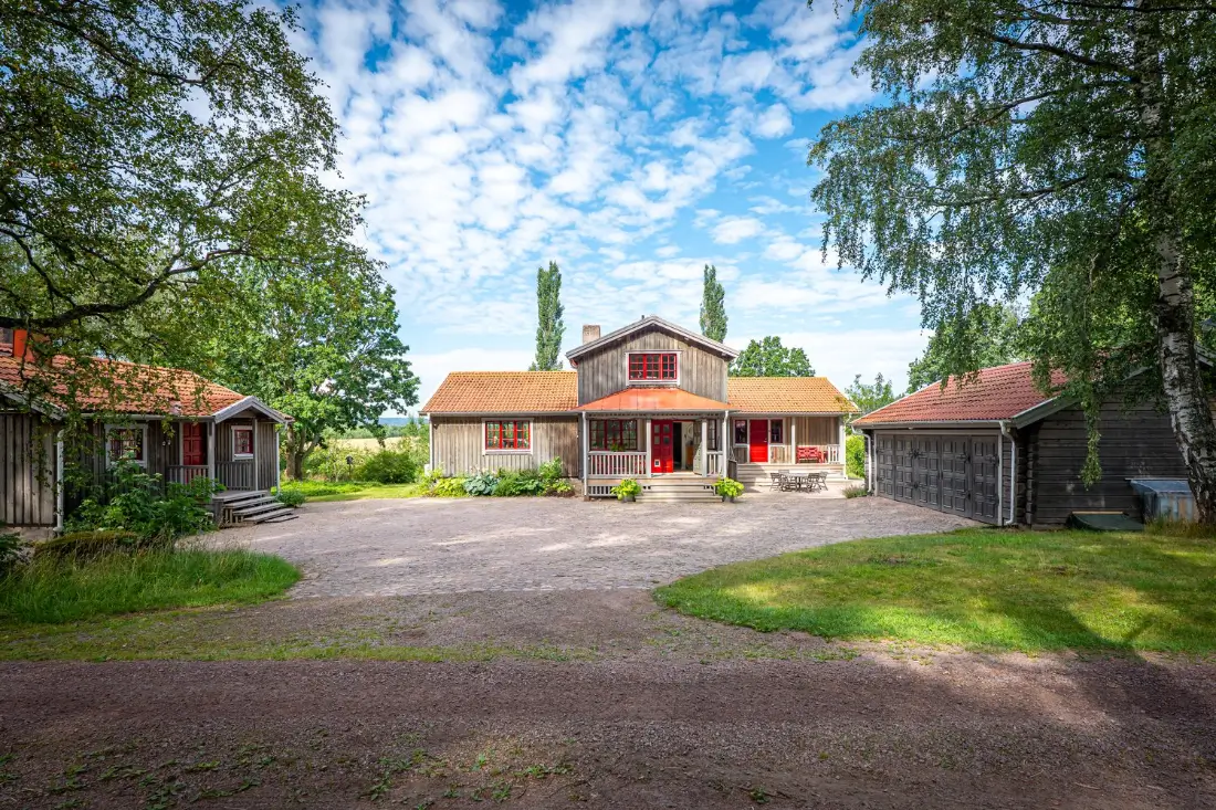 
extended-70s-house-swimming-pool-outdoor-stage-west-sweden-nordbu