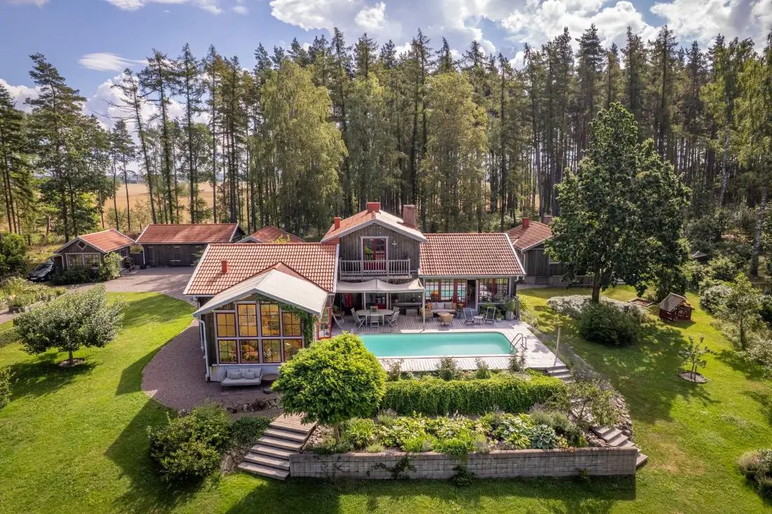 
extended-70s-house-swimming-pool-outdoor-stage-west-sweden-nordbu
