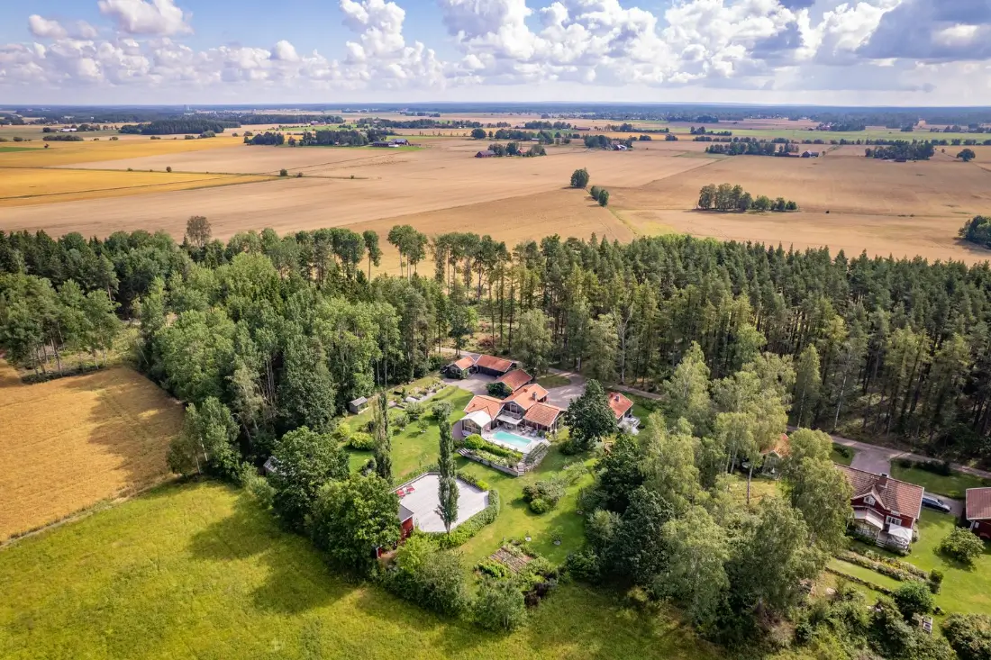 
extended-70s-house-swimming-pool-outdoor-stage-west-sweden-nordbu