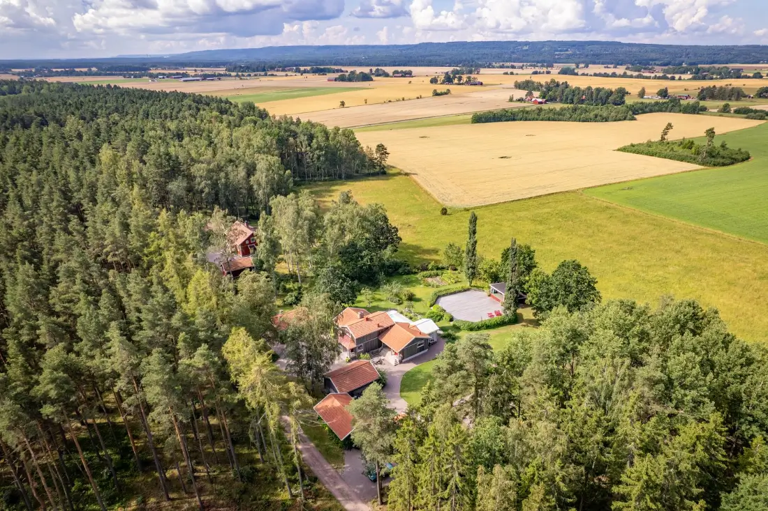 
extended-70s-house-swimming-pool-outdoor-stage-west-sweden-nordbu