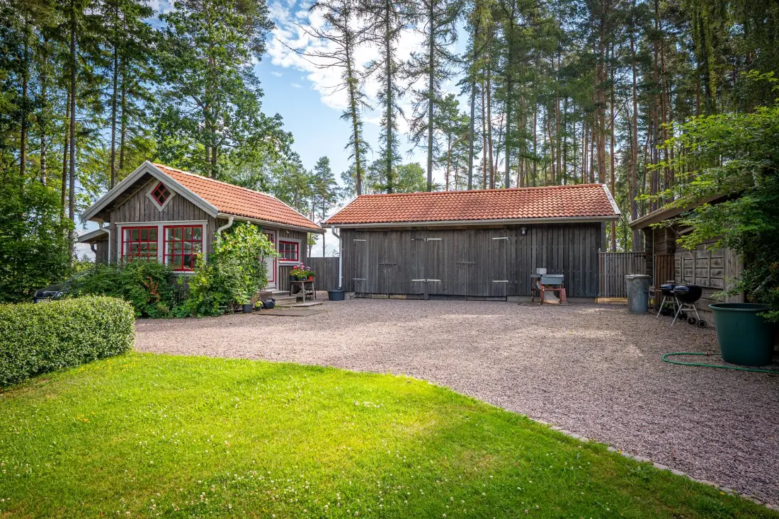 
extended-70s-house-swimming-pool-outdoor-stage-west-sweden-nordbu