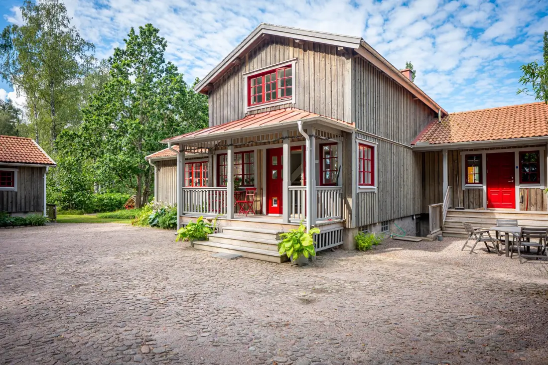 
extended-70s-house-swimming-pool-outdoor-stage-west-sweden-nordbu