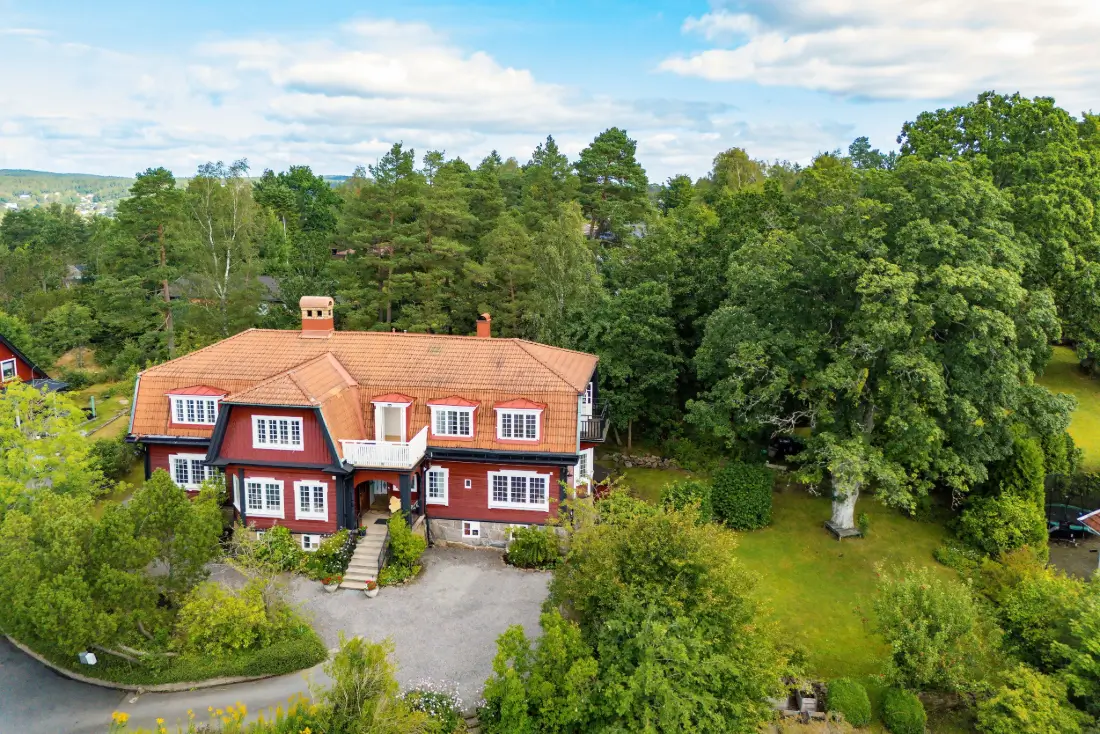 historic-villa-near-gothenburg-with-rental-apartment-nordbu