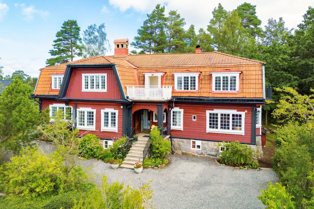 historic-villa-near-gothenburg-with-rental-apartment-nordbu