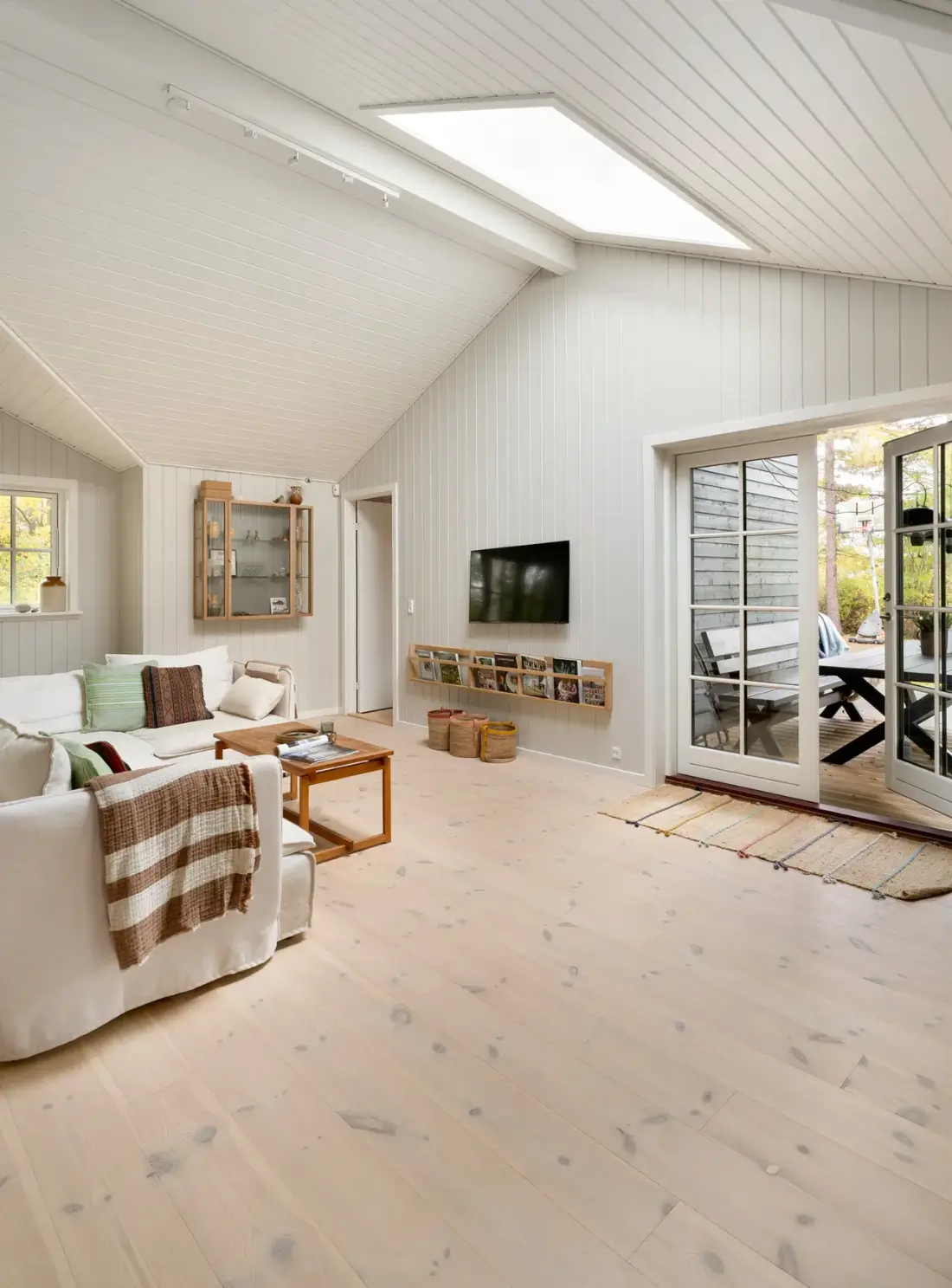 modern-holiday-home-by-the-sea-denmark