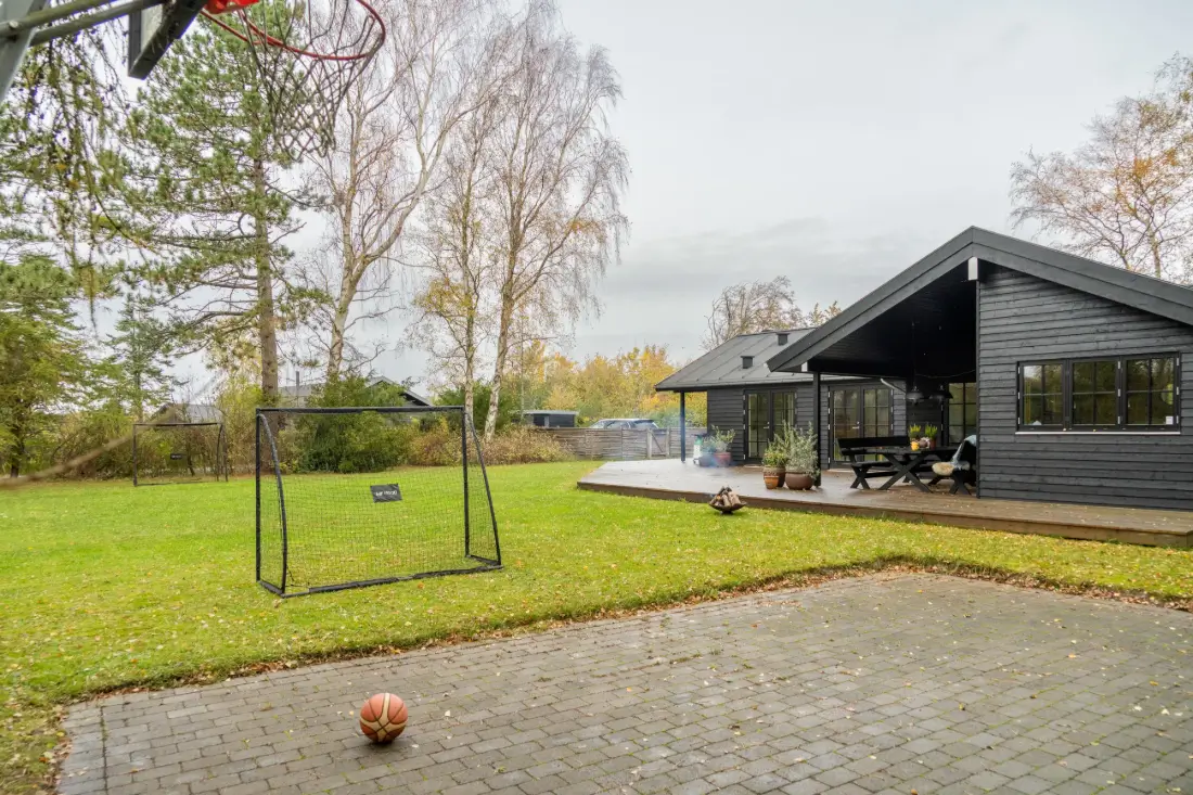 modern-holiday-home-by-the-sea-denmark
