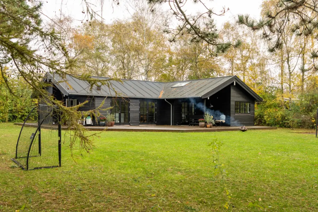 modern-holiday-home-by-the-sea-denmark