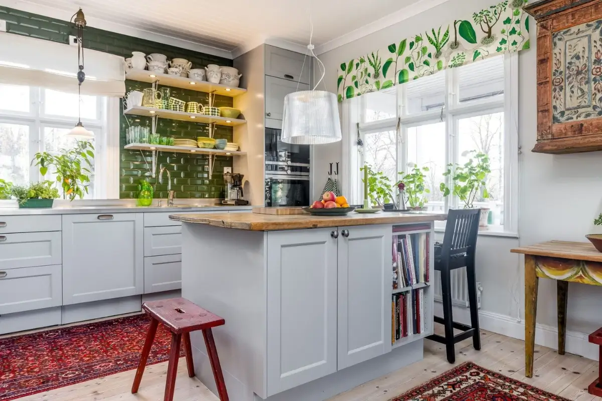 renovated-1920s-lakeside-villa-central-sweden-nordbu