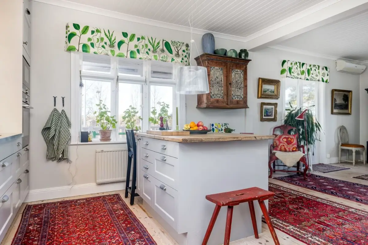 renovated-1920s-lakeside-villa-central-sweden-nordbu