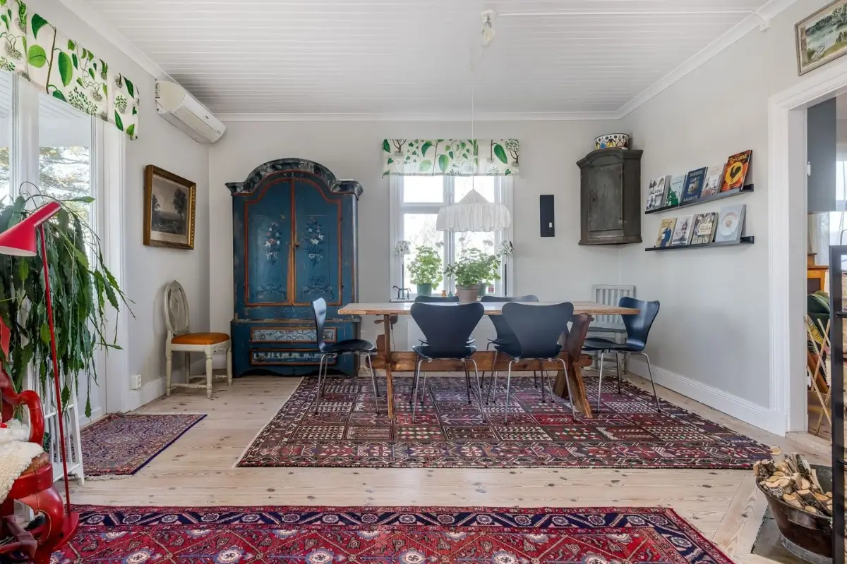 renovated-1920s-lakeside-villa-central-sweden-nordbu