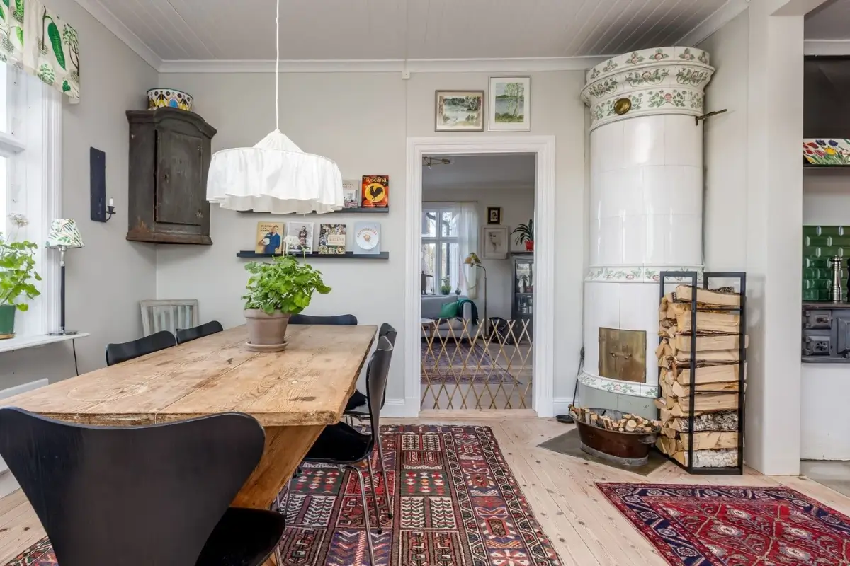 renovated-1920s-lakeside-villa-central-sweden-nordbu