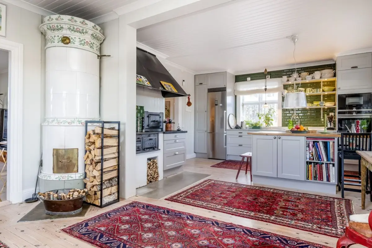 renovated-1920s-lakeside-villa-central-sweden-nordbu