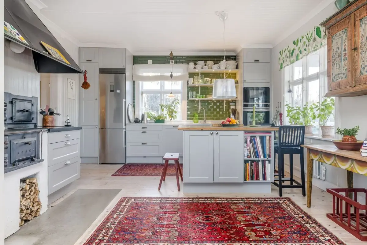 renovated-1920s-lakeside-villa-central-sweden-nordbu