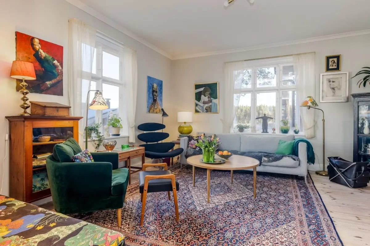 renovated-1920s-lakeside-villa-central-sweden-nordbu