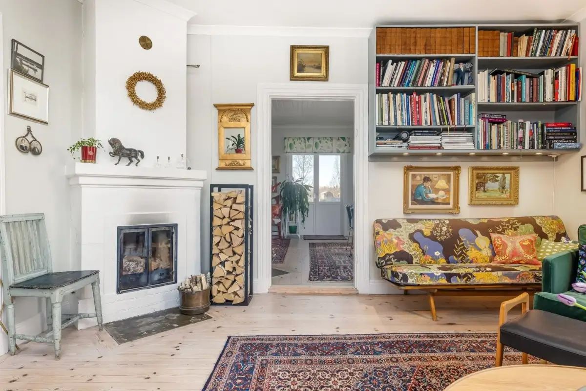 renovated-1920s-lakeside-villa-central-sweden-nordbu