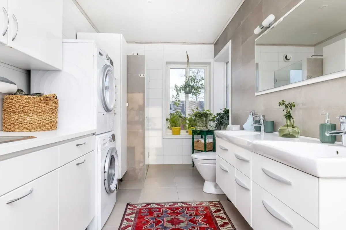 renovated-1920s-lakeside-villa-central-sweden-nordbu