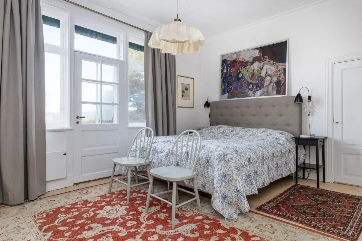 renovated-1920s-lakeside-villa-central-sweden-nordbu