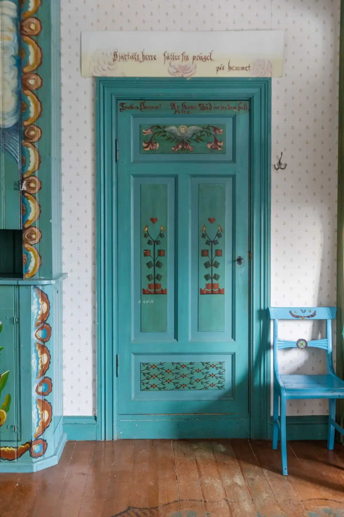 renovated-1920s-lakeside-villa-central-sweden-nordbu