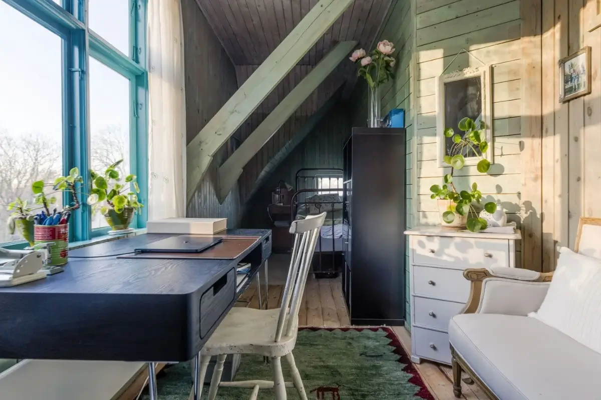 renovated-1920s-lakeside-villa-central-sweden-nordbu