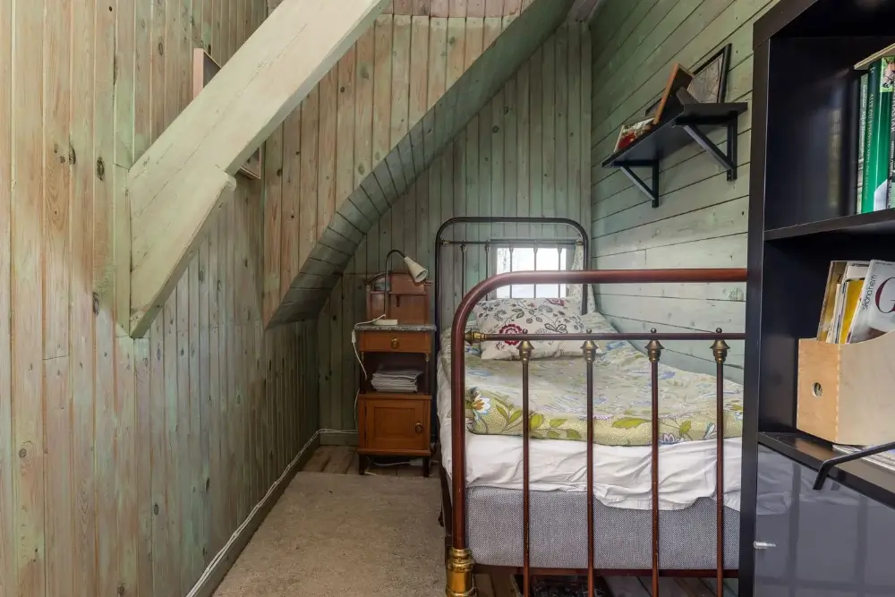 renovated-1920s-lakeside-villa-central-sweden-nordbu