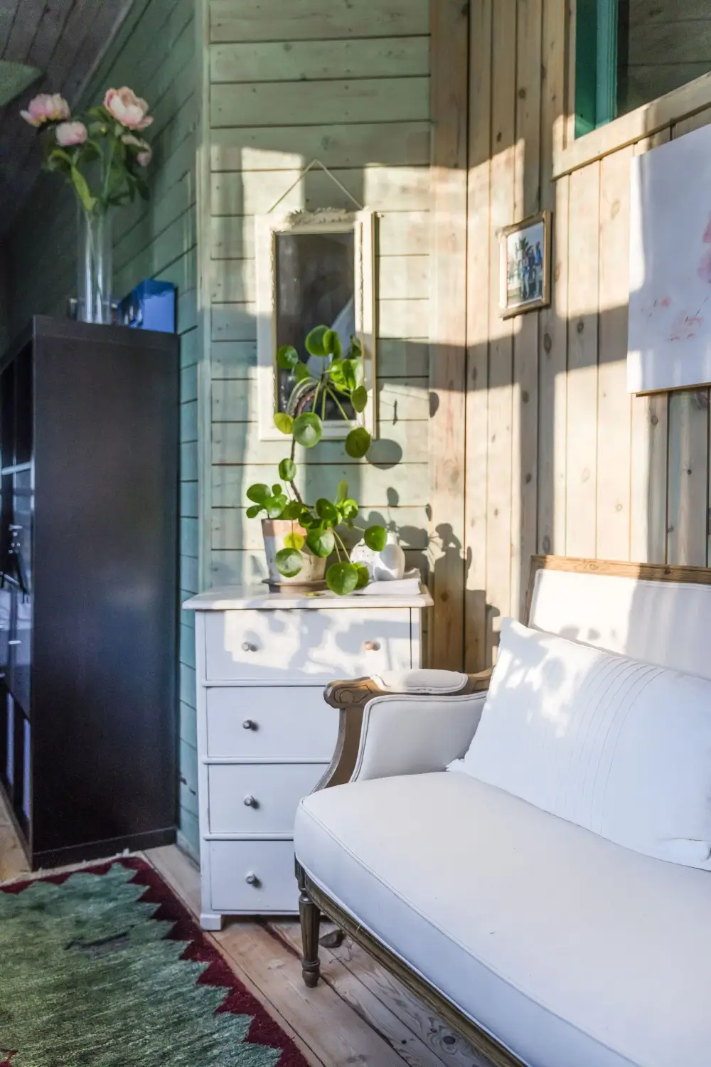 renovated-1920s-lakeside-villa-central-sweden-nordbu