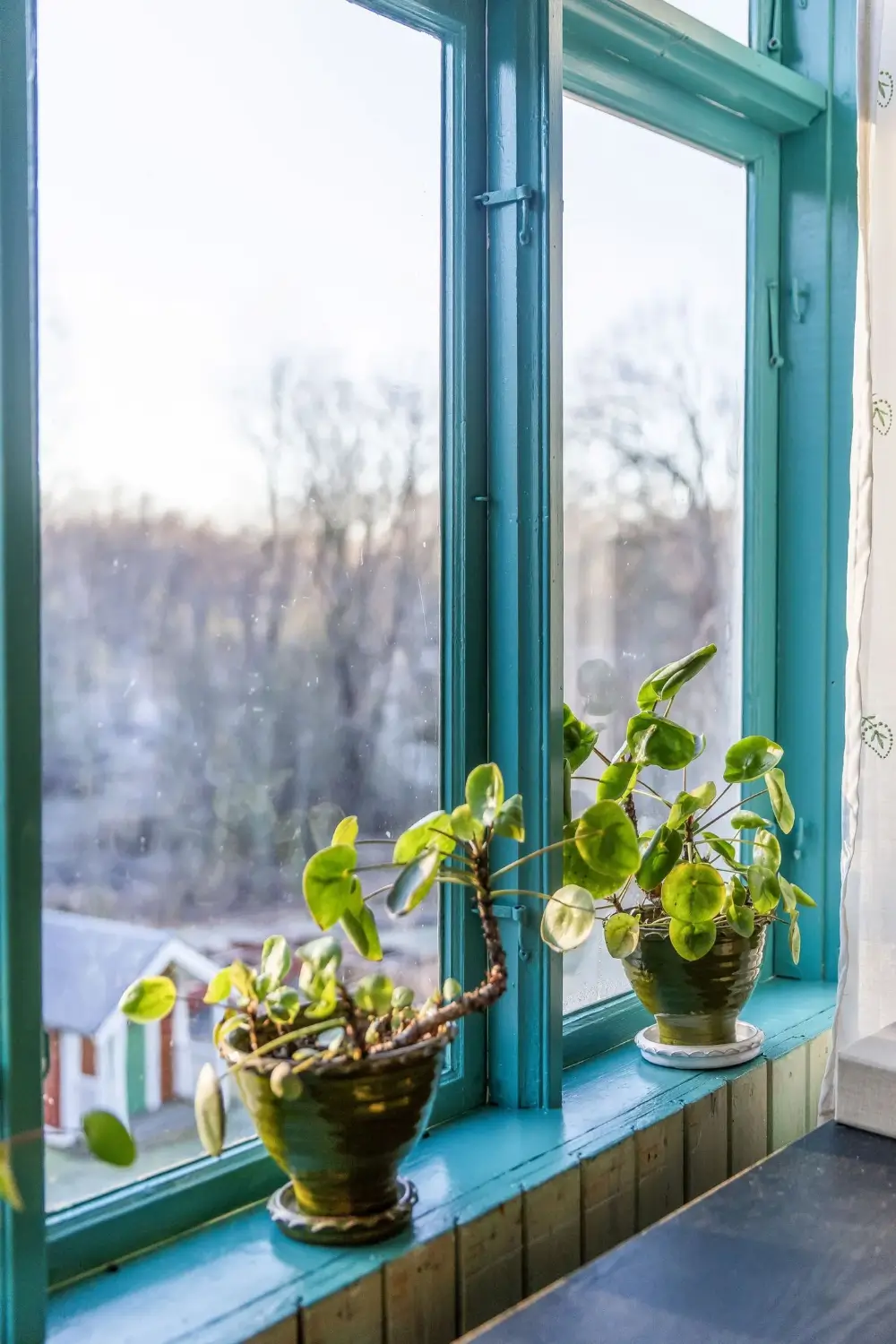 renovated-1920s-lakeside-villa-central-sweden-nordbu