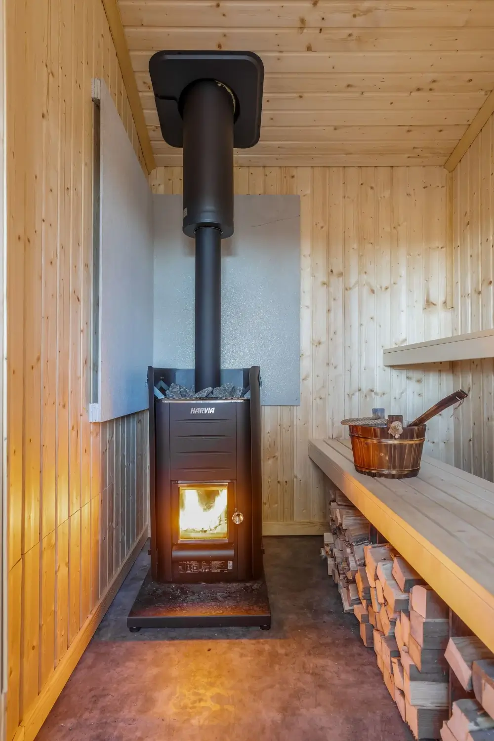 renovated-1920s-lakeside-villa-central-sweden-nordbu