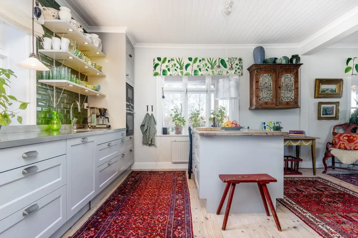 renovated-1920s-lakeside-villa-central-sweden-nordbu