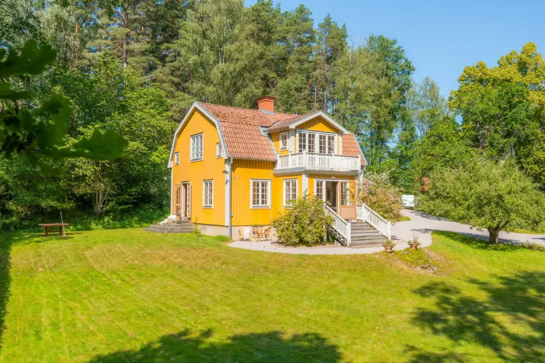 secluded-riverside-property-south-of-stockholm-sweden-nordbu