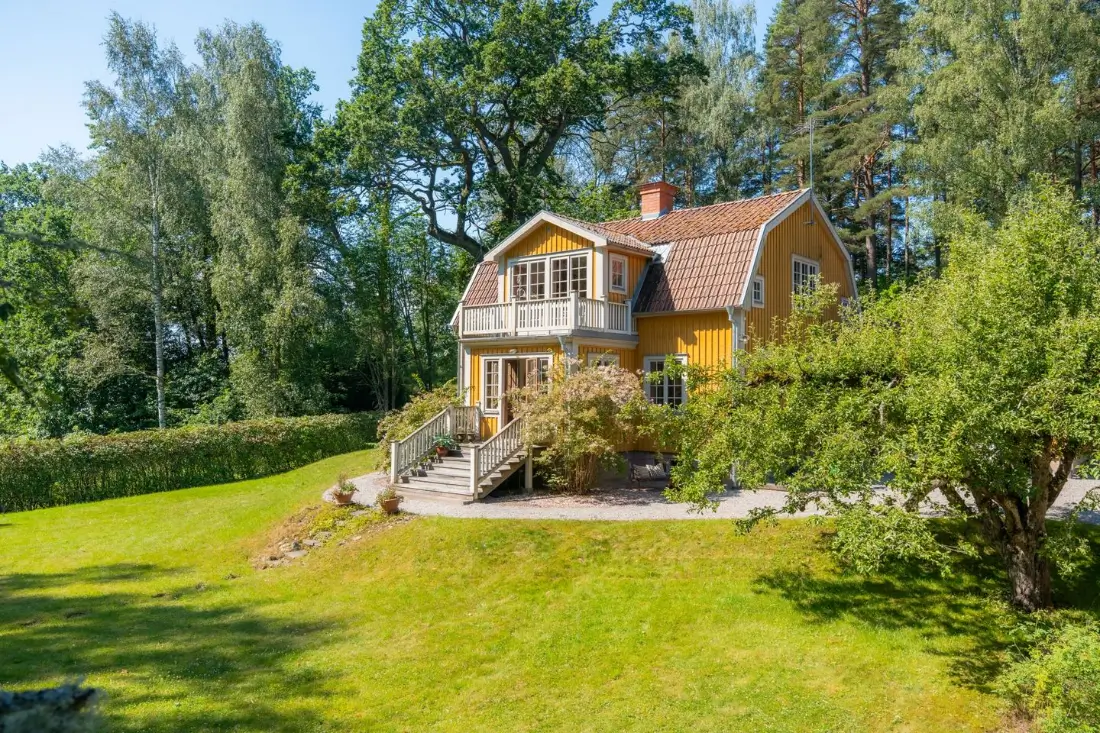 secluded-riverside-property-south-of-stockholm-sweden-nordbu