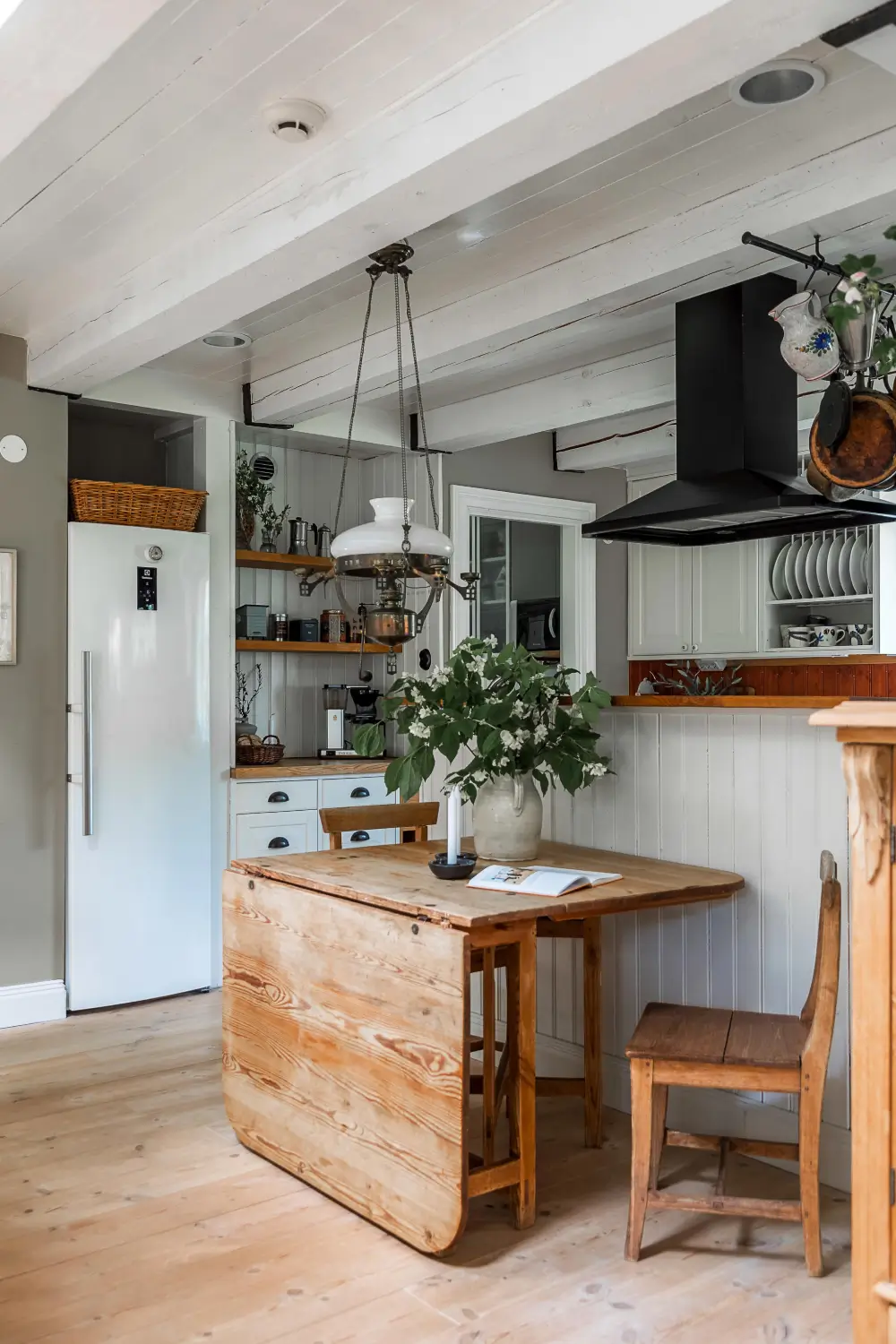 architect-designed-lakeside-home-mariefred-sweden-nordbu