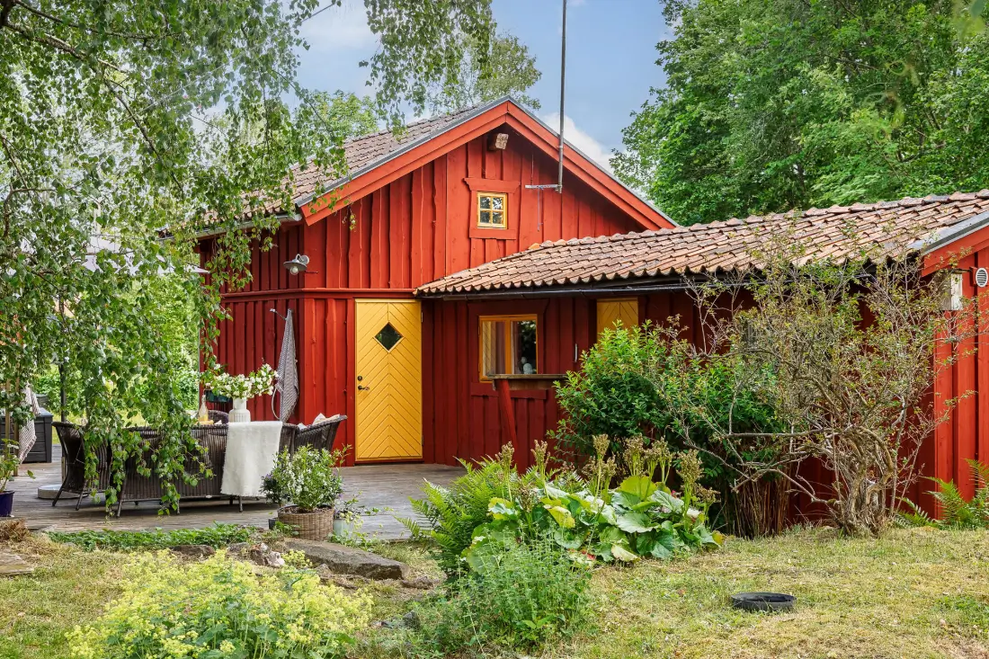 architect-designed-lakeside-home-mariefred-sweden-nordbu
