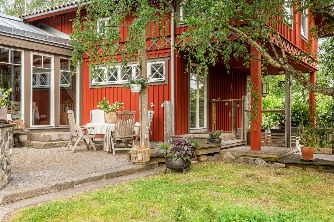 architect-designed-lakeside-home-mariefred-sweden-nordbu