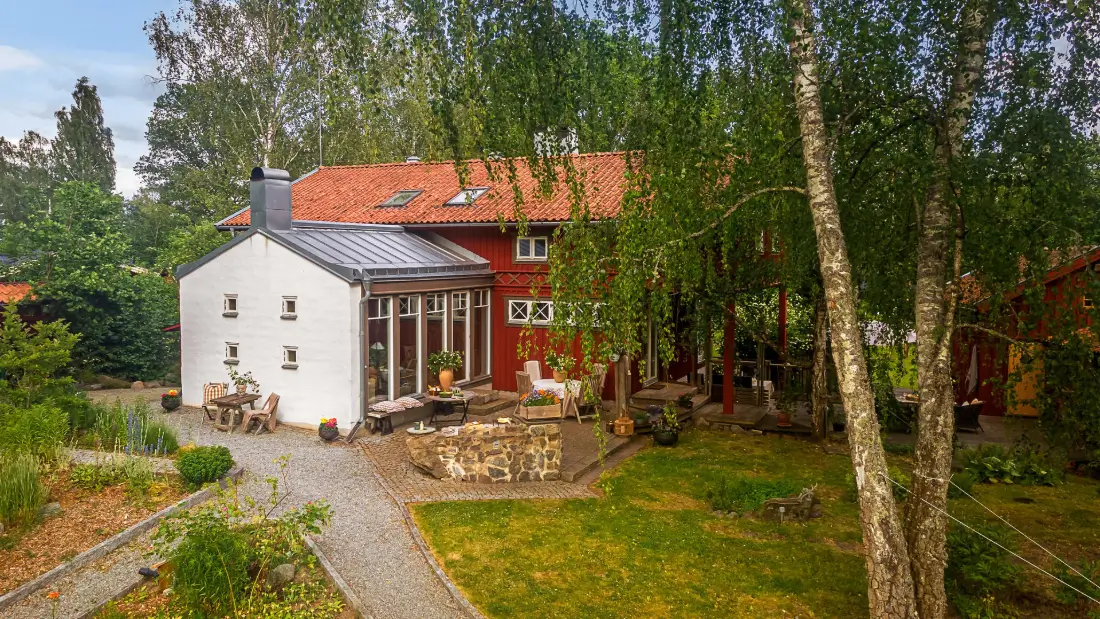 architect-designed-lakeside-home-mariefred-sweden-nordbu
