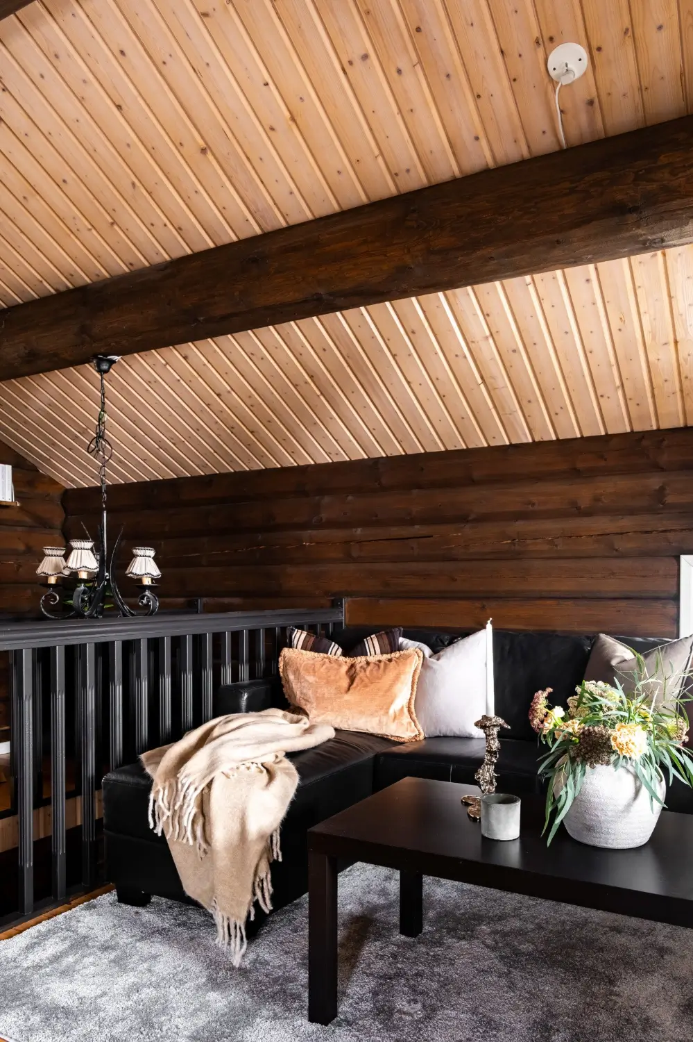 cozy-log-house-sweden-nordbu