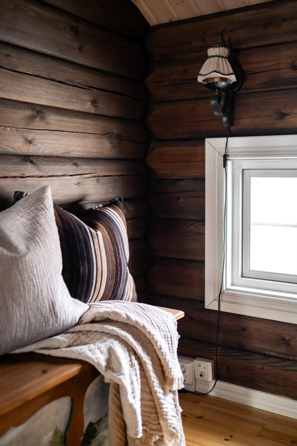 cozy-log-house-sweden-nordbu