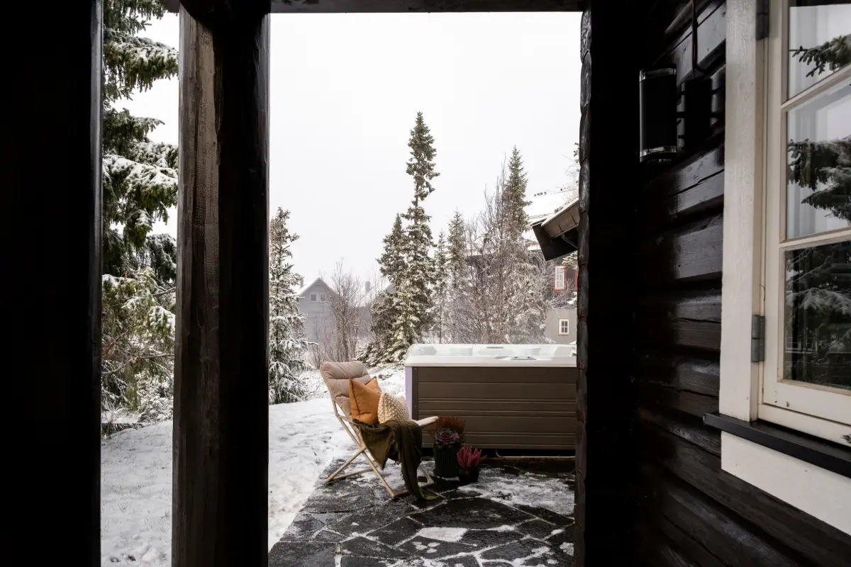 cozy-log-house-sweden-nordbu