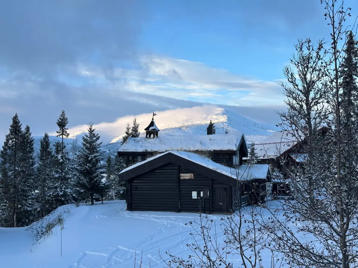 cozy-log-house-sweden-nordbu