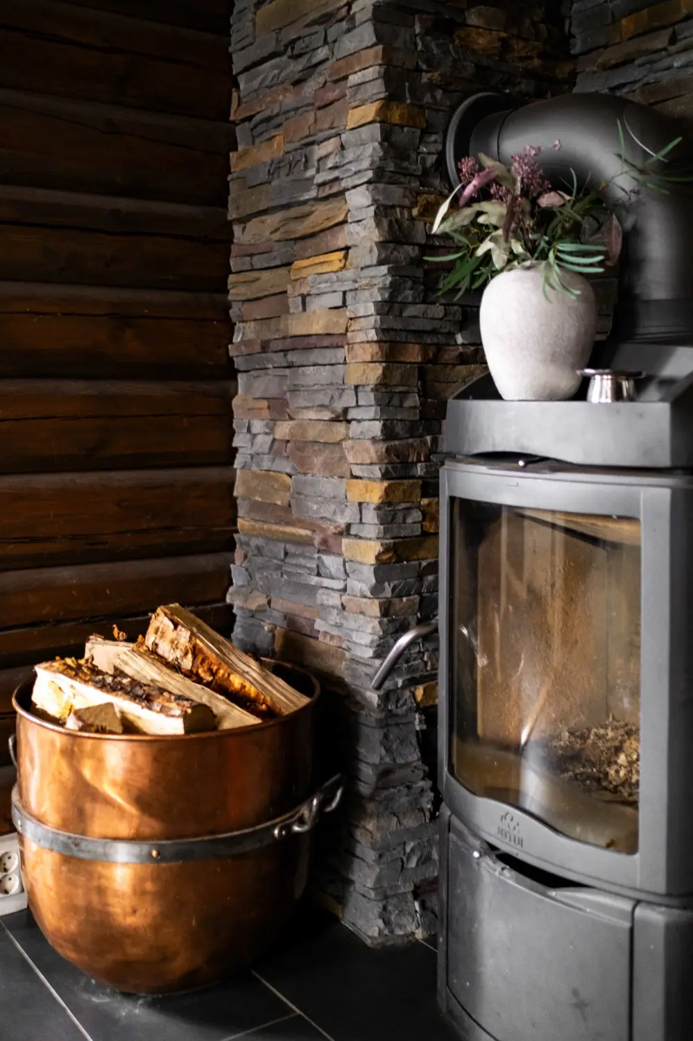 cozy-log-house-sweden-nordbu