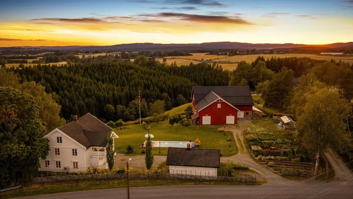 small-farm-swimming-pool-guest-house-1-house-north-of-oslo-nordbu