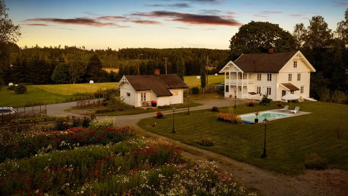 small-farm-swimming-pool-guest-house-1-house-north-of-oslo-nordbu